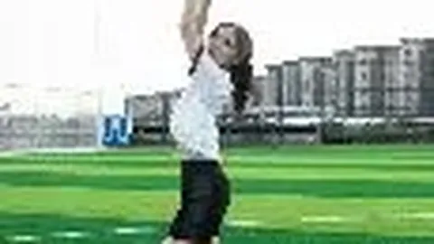 滕哈格续约争议：去年决策失误造成损失，拉爵公开道歉