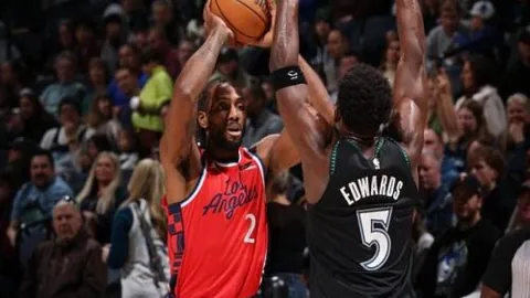 老鹰球员集体爆发，特雷杨砍下31分8助攻，丹尼尔斯贡献22分，力克黄蜂取胜