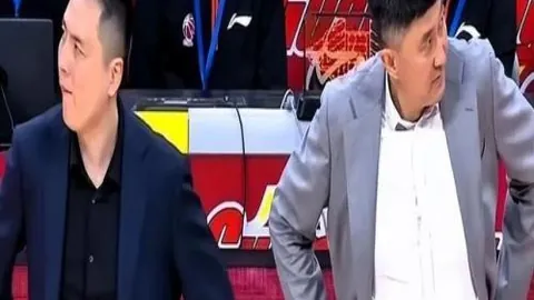 “湖人迎战黄蜂，威廉姆斯随队洛杉矶客场之旅”